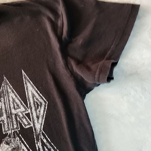 Def Leppard 2022 Gray Tshirt With Graphic Size Small - Picture 4 of 8